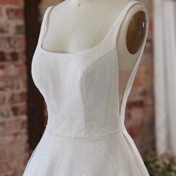 Maggie Sottero Symphony sparkly sample gown with pockets - Picture 10 of 12